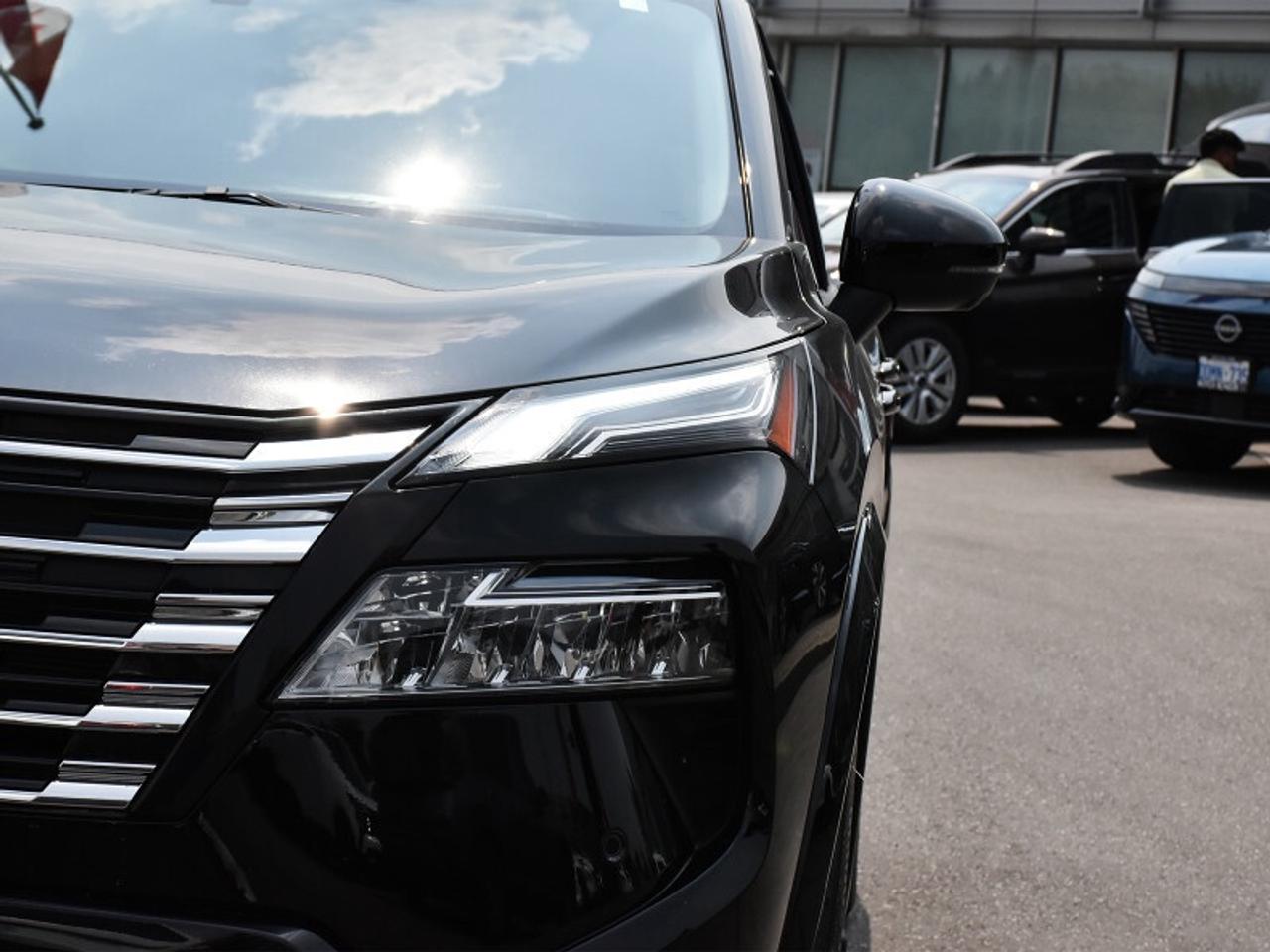 2025 Nissan Rogue Platinum AWD   Leather   Navi   HUD   Pano Moonroo Photo