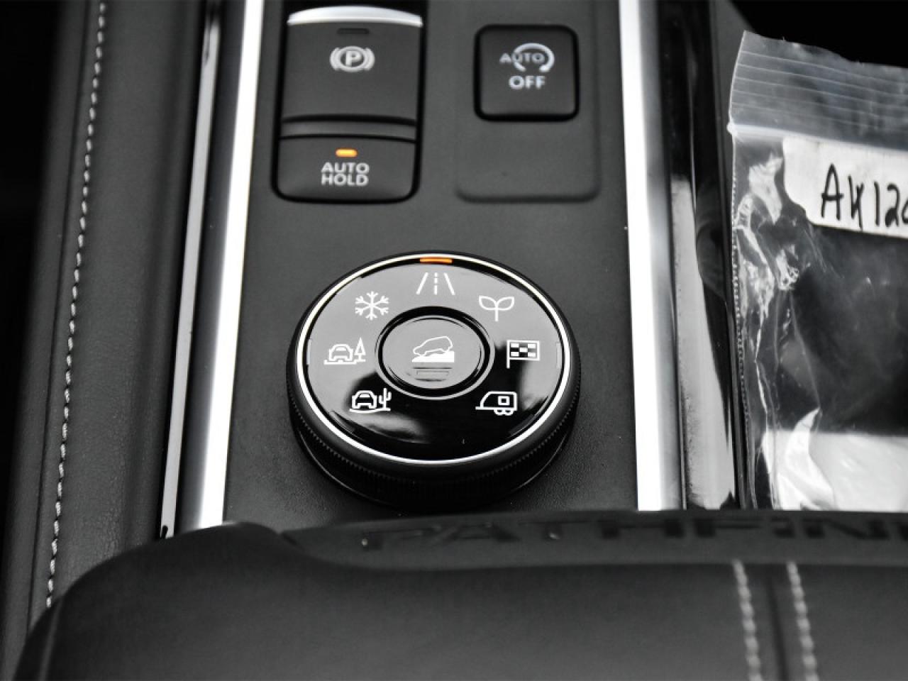 2024 Nissan Pathfinder SL Premium  Leather   Panoroof   Nav   Adaptive Cr Photo