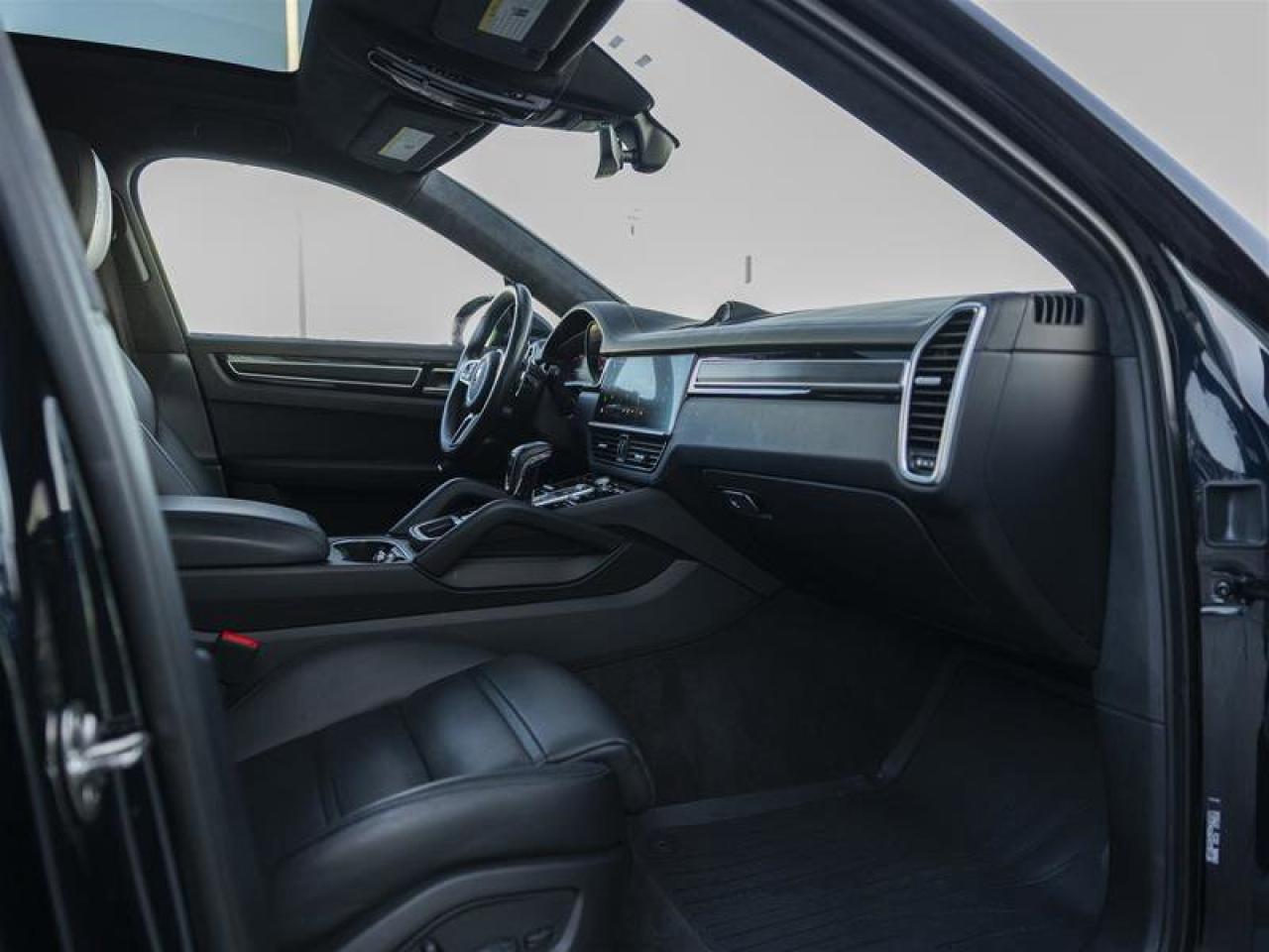 2023 Porsche Cayenne GTS Blue Photo