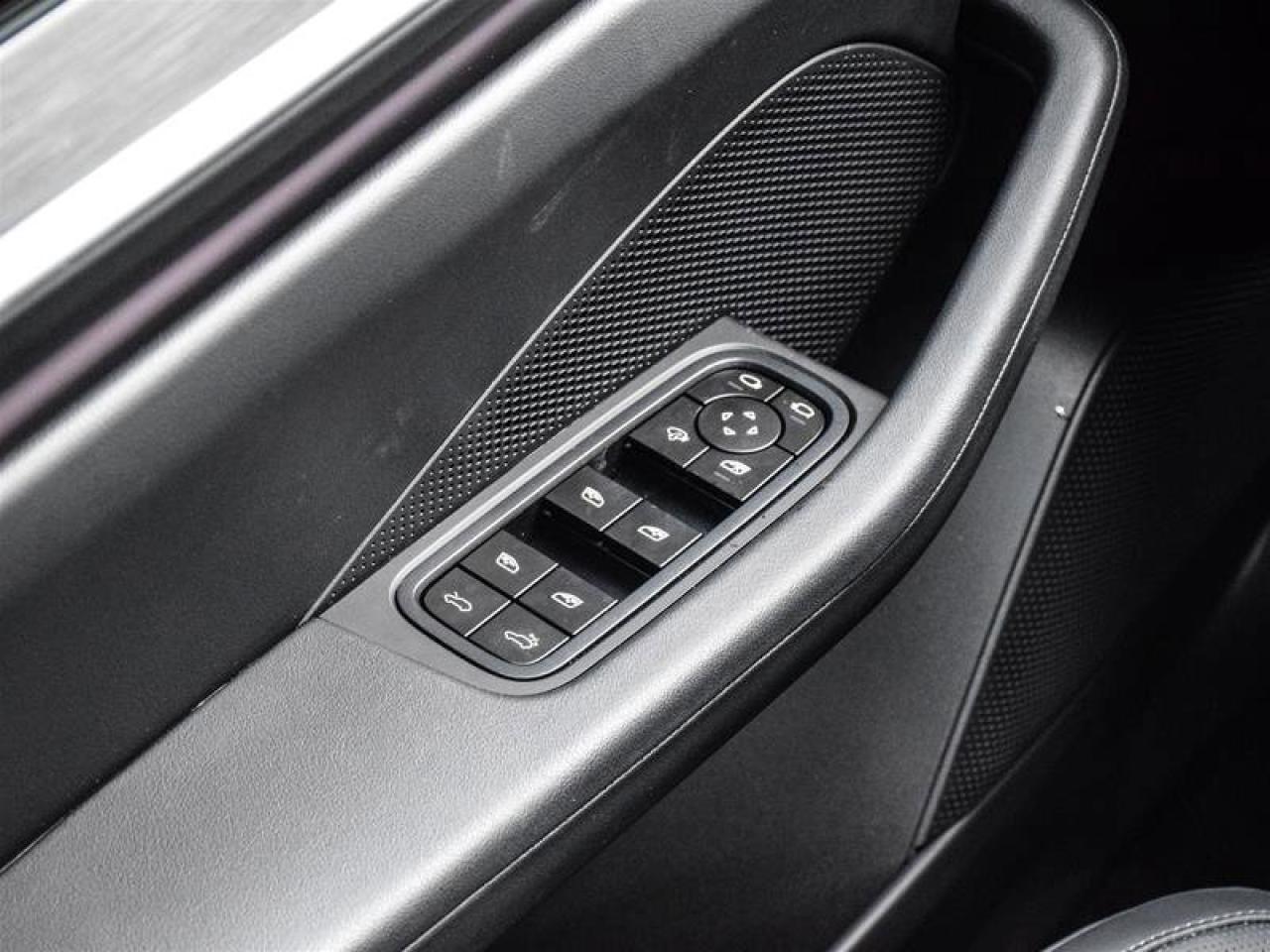 2025 Porsche Macan Electric White Photo