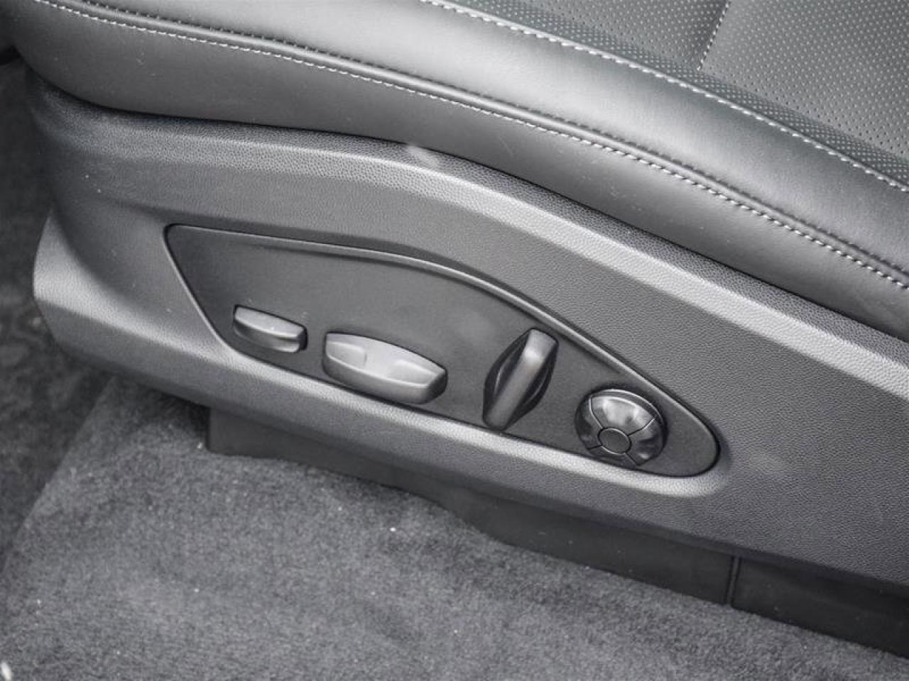 2025 Porsche Macan Electric White Photo