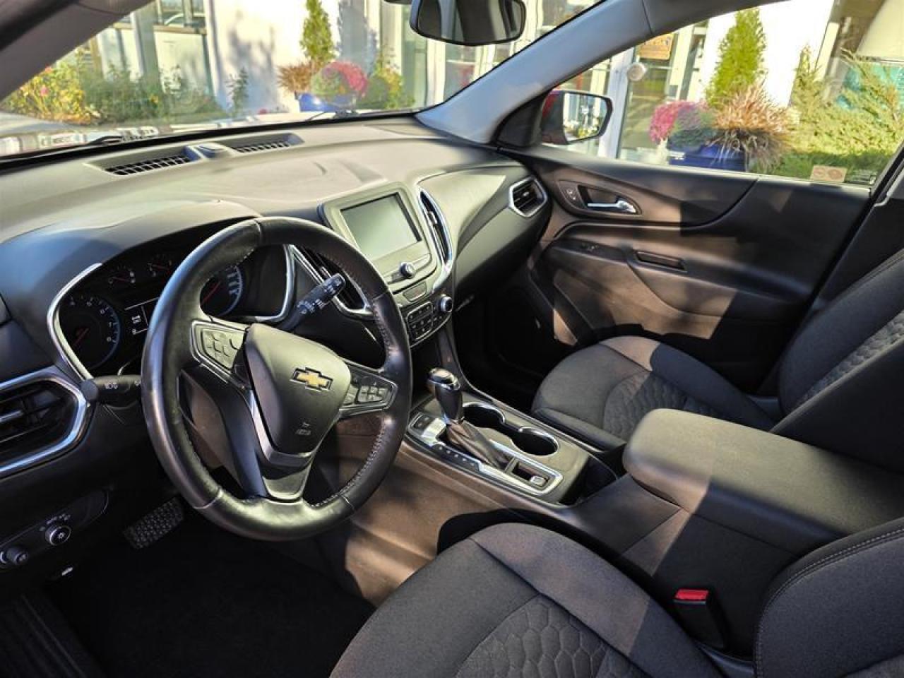 2018 Chevrolet Equinox AWD LT Photo