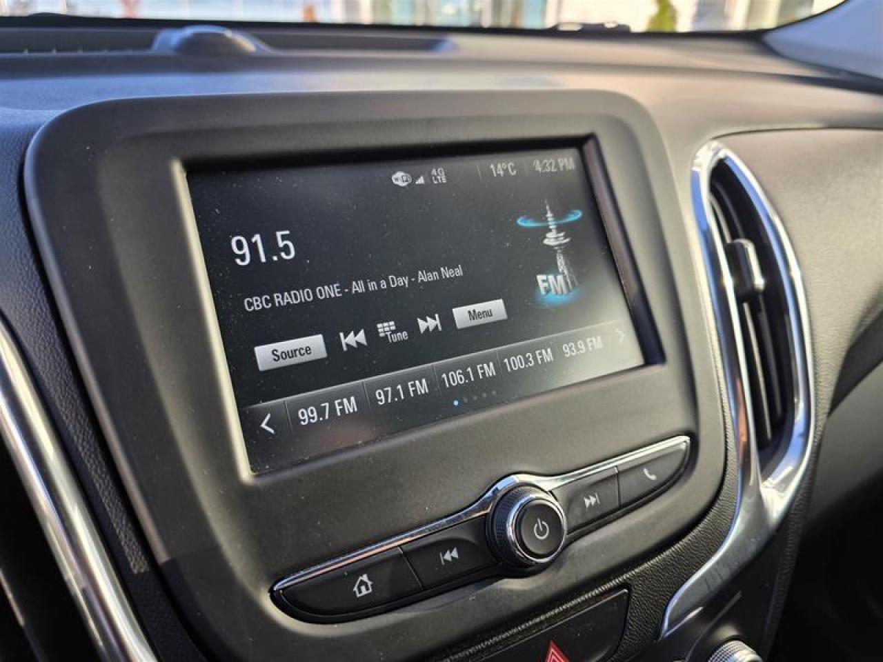 2018 Chevrolet Equinox AWD LT Photo