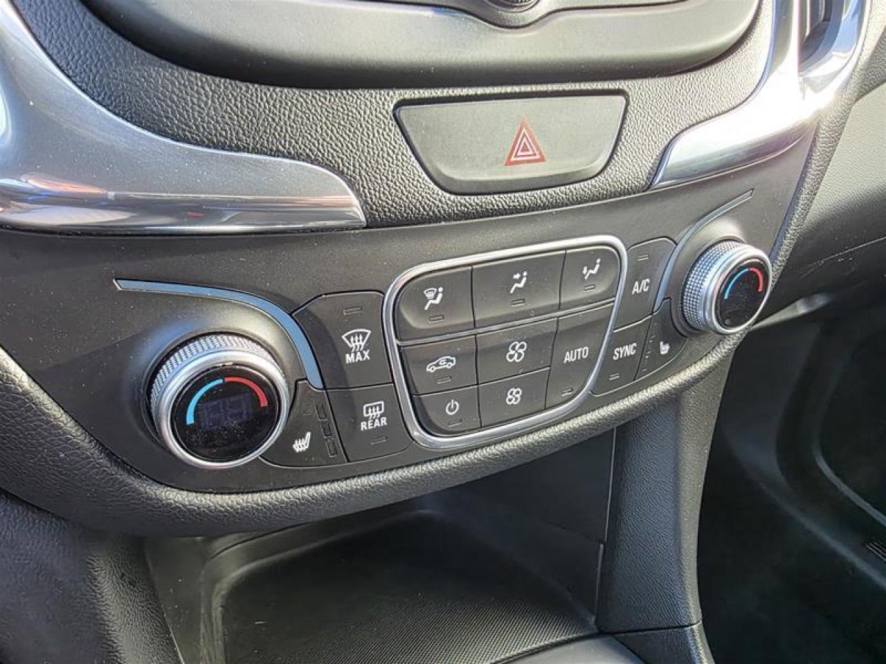 2018 Chevrolet Equinox AWD LT Photo