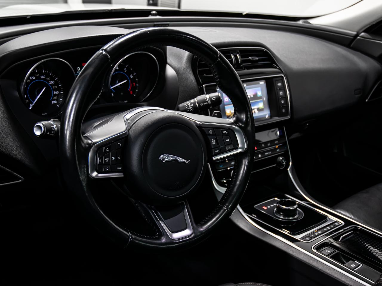 2018 Jaguar XE 25t AWD PRESTIGE NAVIGATION REAR CAMERA SUNROOF Photo