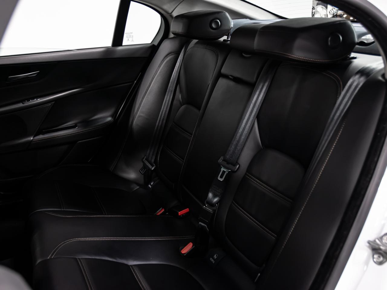 2018 Jaguar XE 25t AWD PRESTIGE NAVIGATION REAR CAMERA SUNROOF Photo