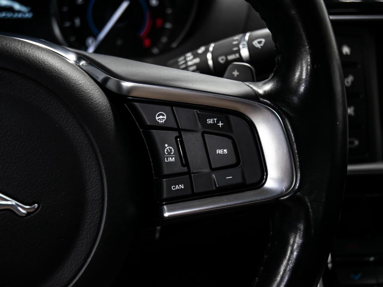 2018 Jaguar XE 25t AWD PRESTIGE NAVIGATION REAR CAMERA SUNROOF Photo