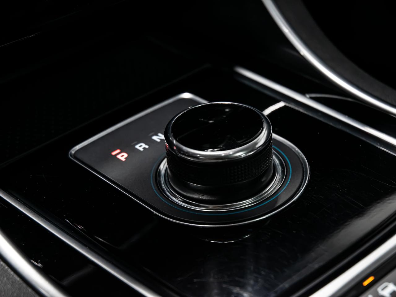 2018 Jaguar XE 25t AWD PRESTIGE NAVIGATION REAR CAMERA SUNROOF Photo