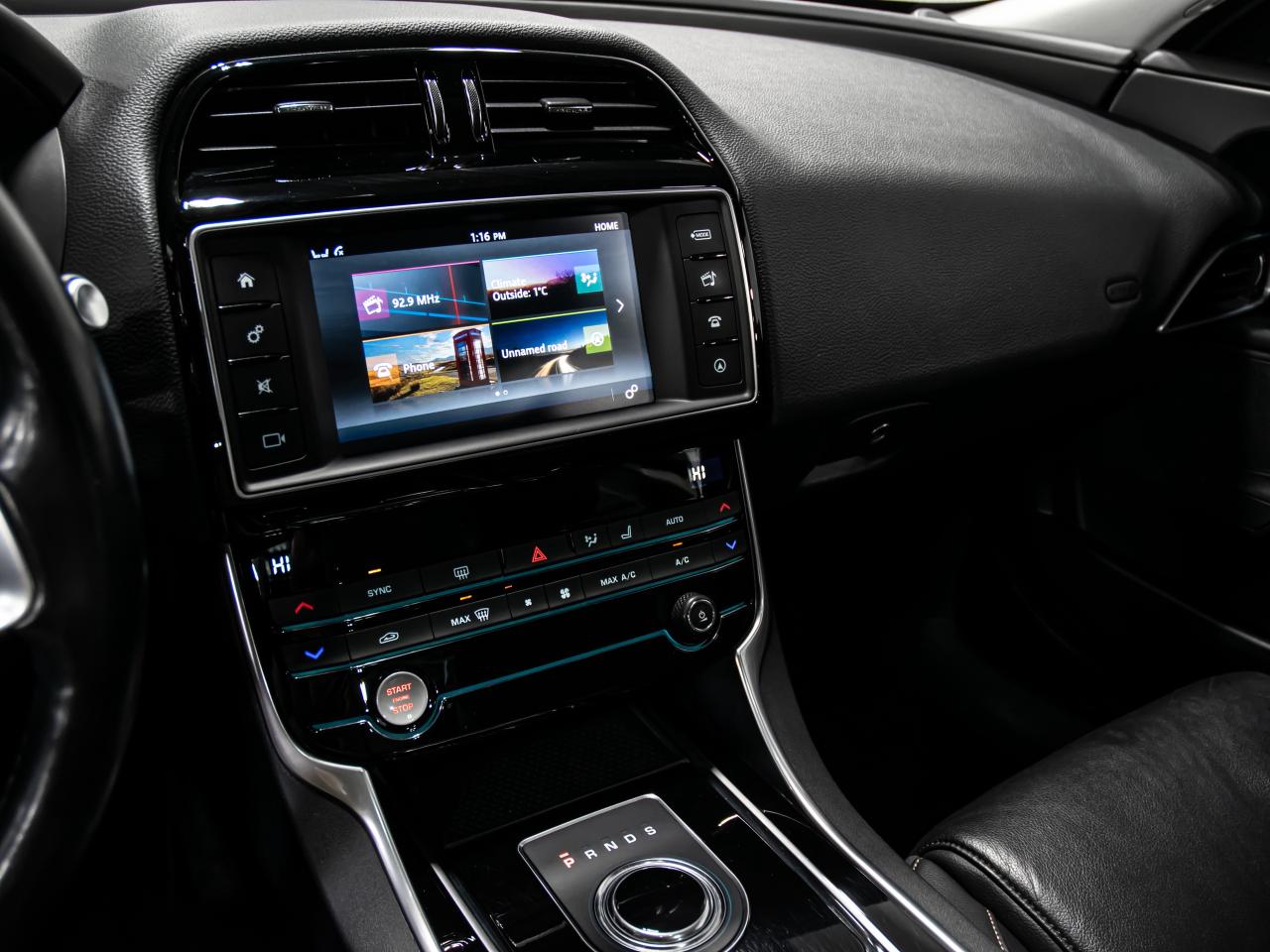 2018 Jaguar XE 25t AWD PRESTIGE NAVIGATION REAR CAMERA SUNROOF Photo