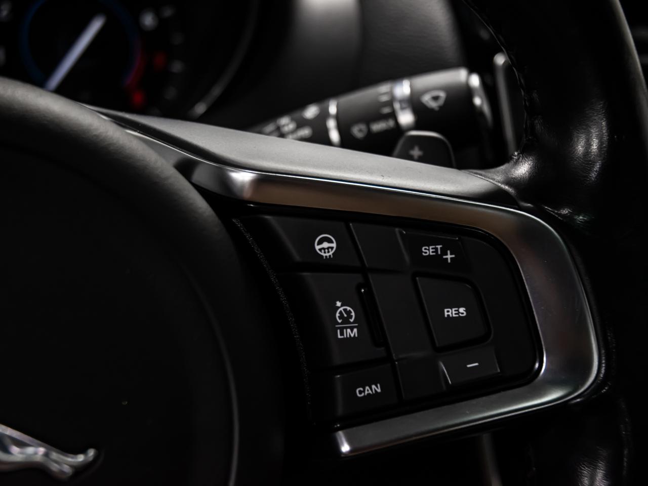 2018 Jaguar XE 25t AWD PRESTIGE NAVIGATION REAR CAMERA SUNROOF Photo