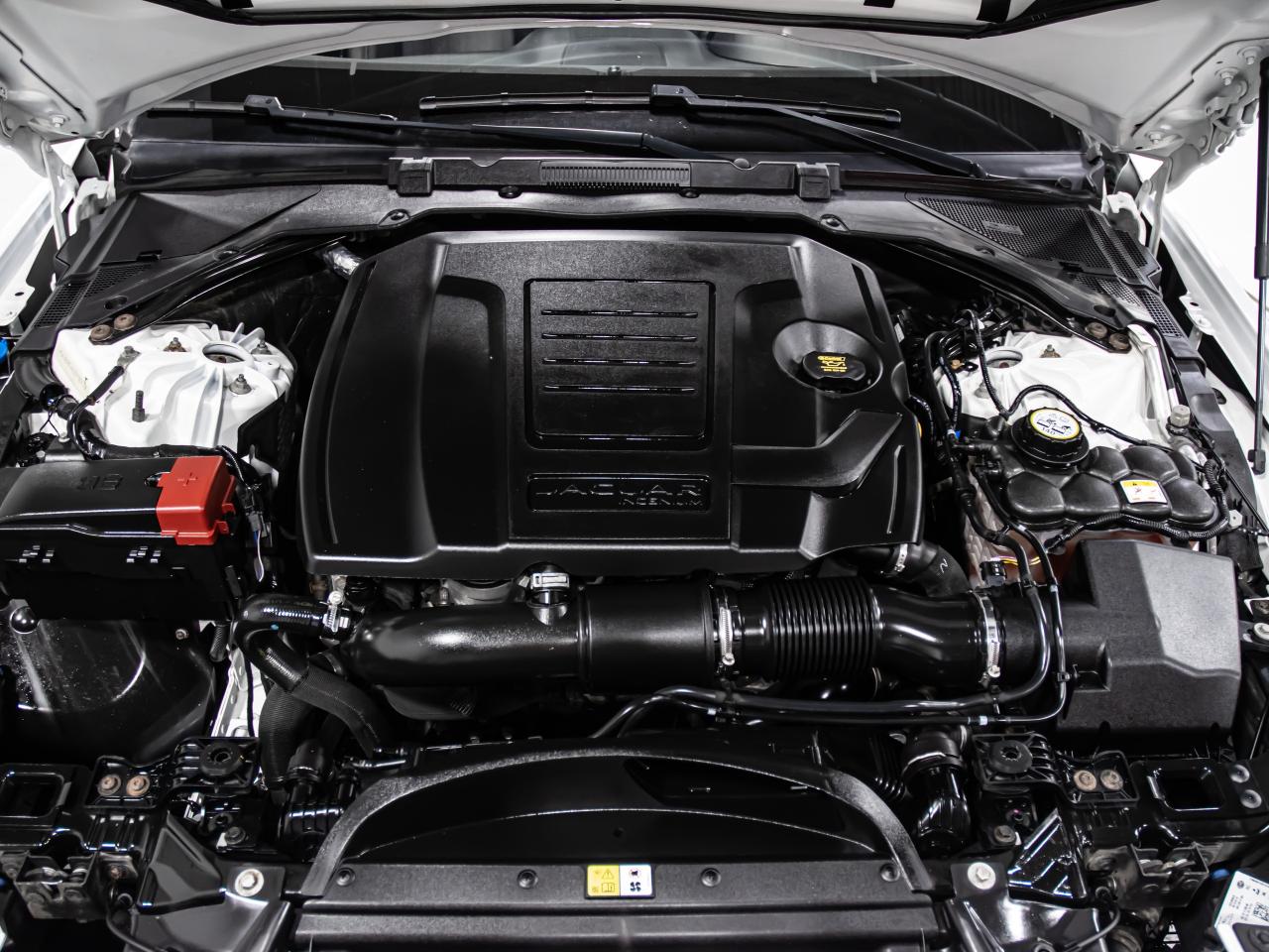 2018 Jaguar XE 25t AWD PRESTIGE NAVIGATION REAR CAMERA SUNROOF Photo