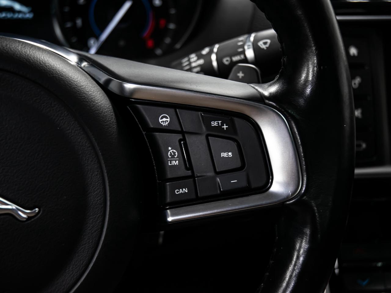 2018 Jaguar XE 25t AWD PRESTIGE NAVIGATION REAR CAMERA SUNROOF Photo