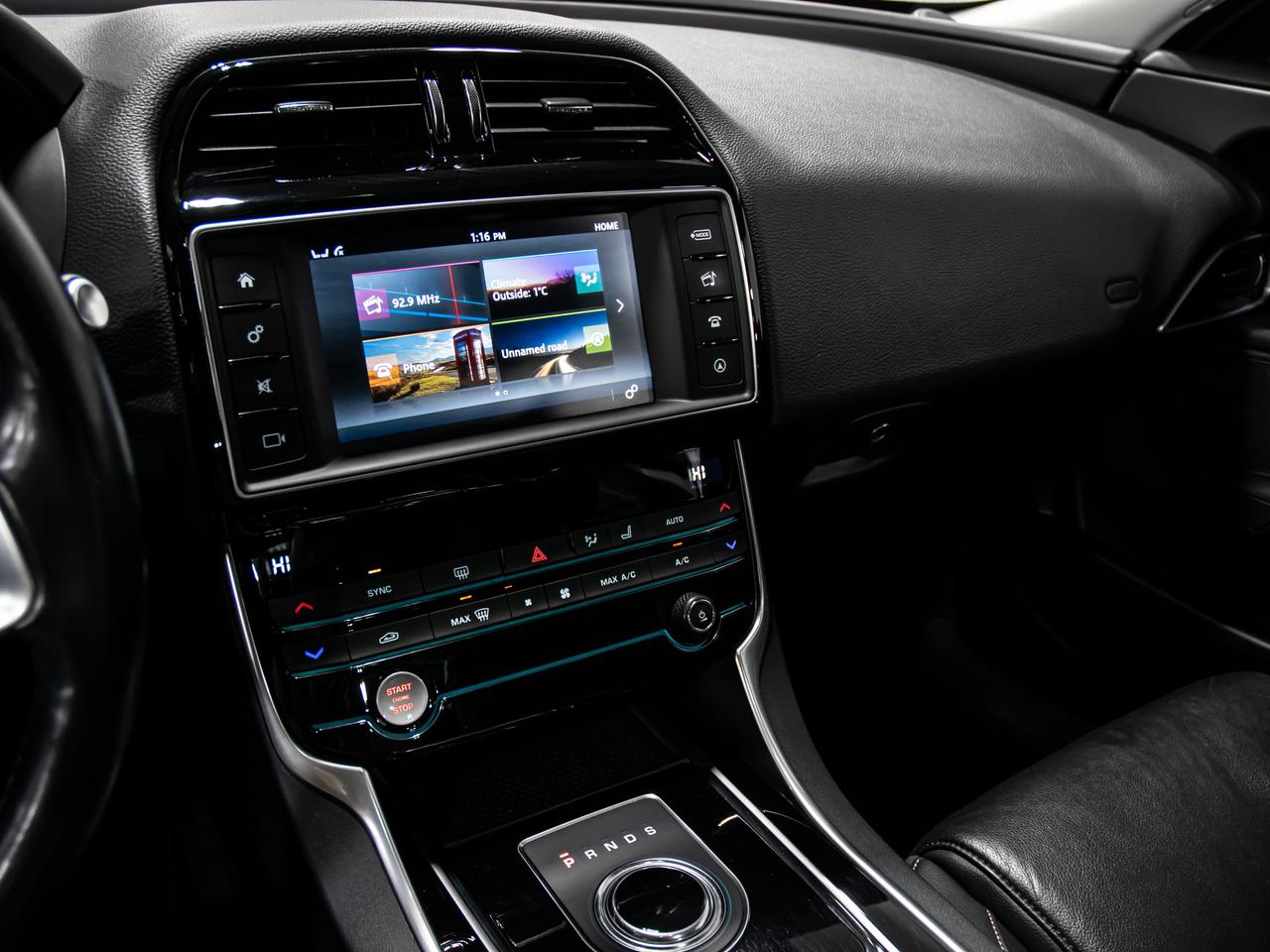 2018 Jaguar XE 25t AWD PRESTIGE NAVIGATION REAR CAMERA SUNROOF Photo