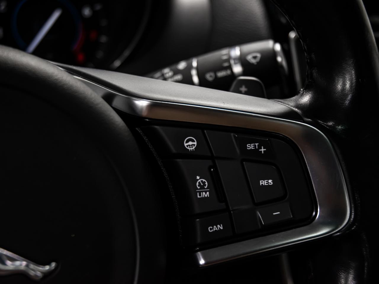 2018 Jaguar XE 25t AWD PRESTIGE NAVIGATION REAR CAMERA SUNROOF Photo