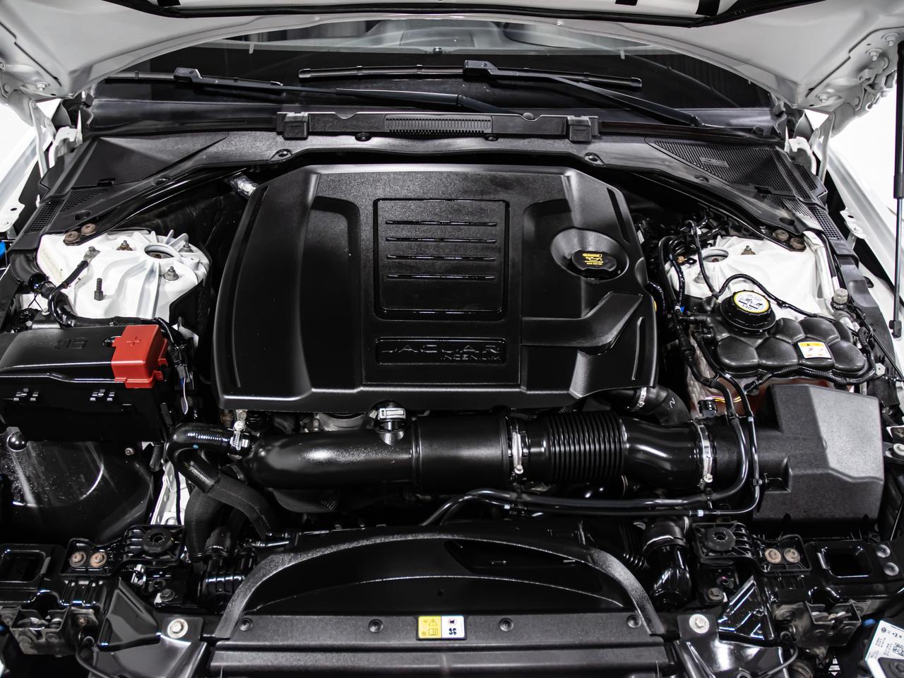 2018 Jaguar XE 25t AWD PRESTIGE NAVIGATION REAR CAMERA SUNROOF Photo