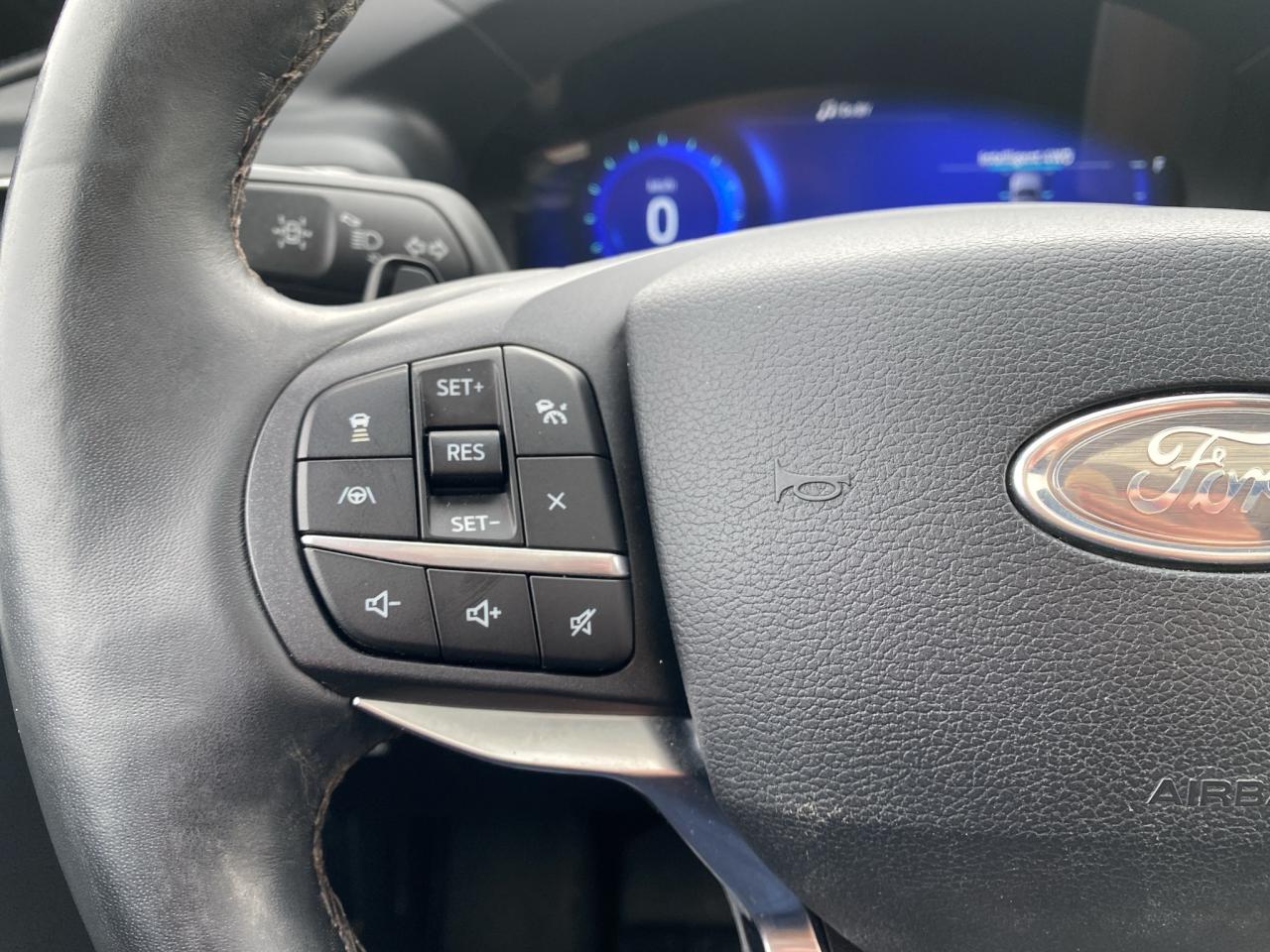 2020 Ford Explorer Platinum 4WD Photo