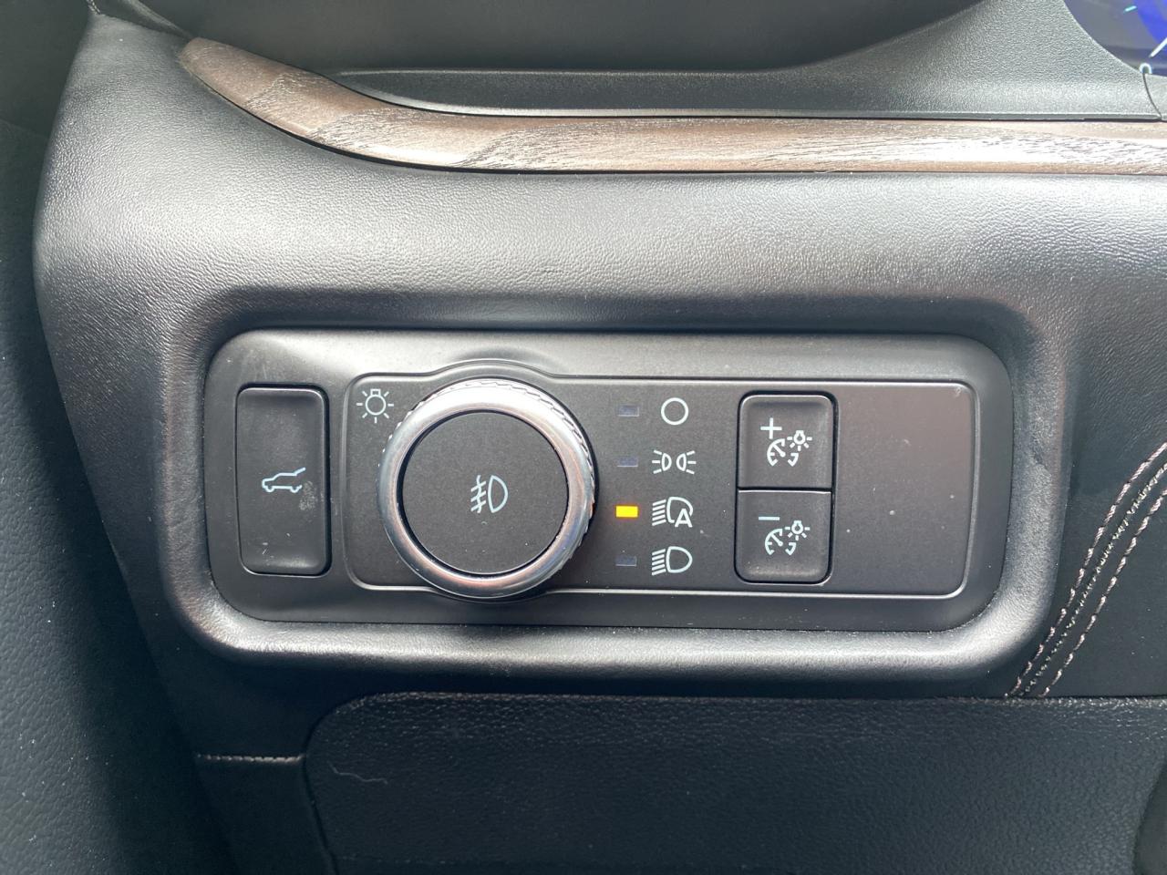 2020 Ford Explorer Platinum 4WD Photo