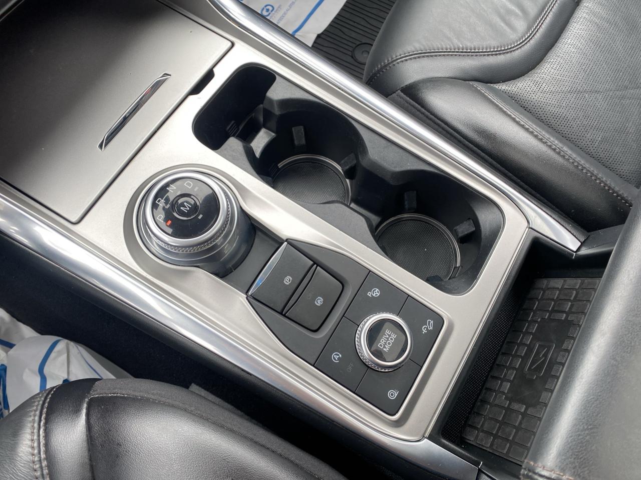 2020 Ford Explorer Platinum 4WD Photo