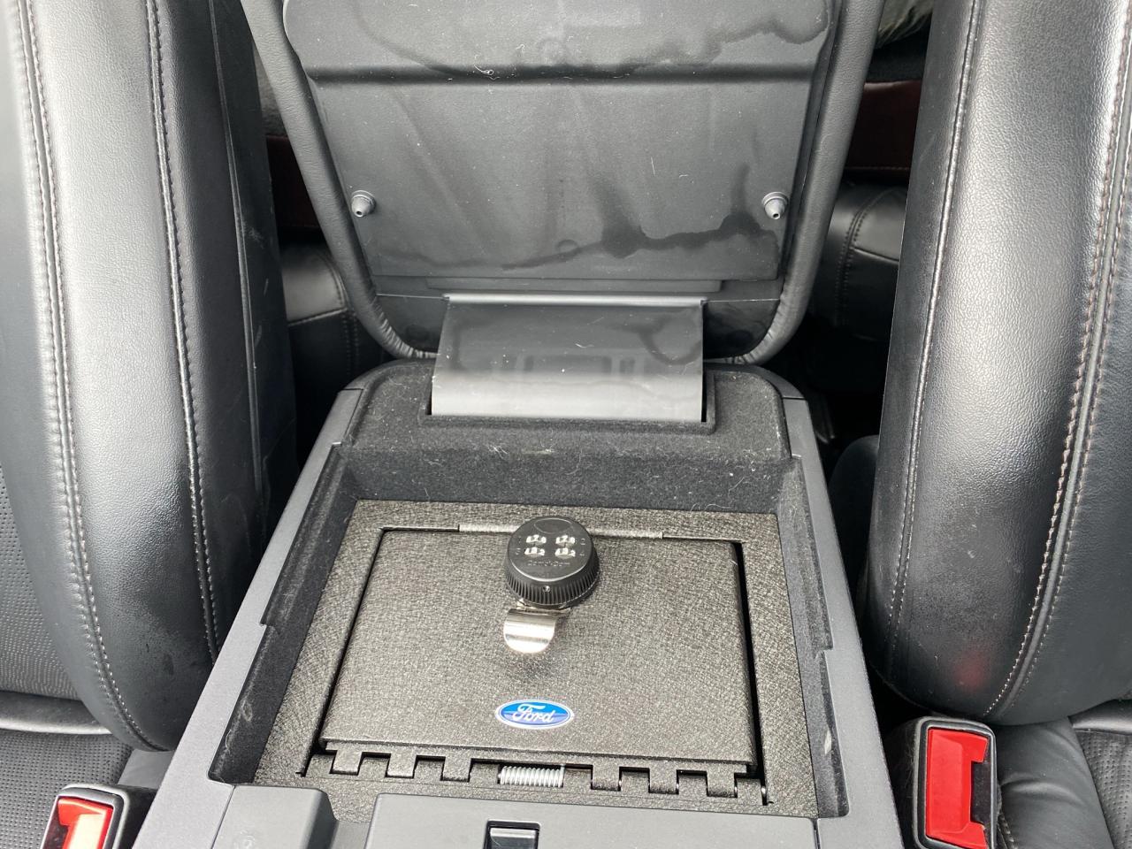 2020 Ford Explorer Platinum 4WD Photo