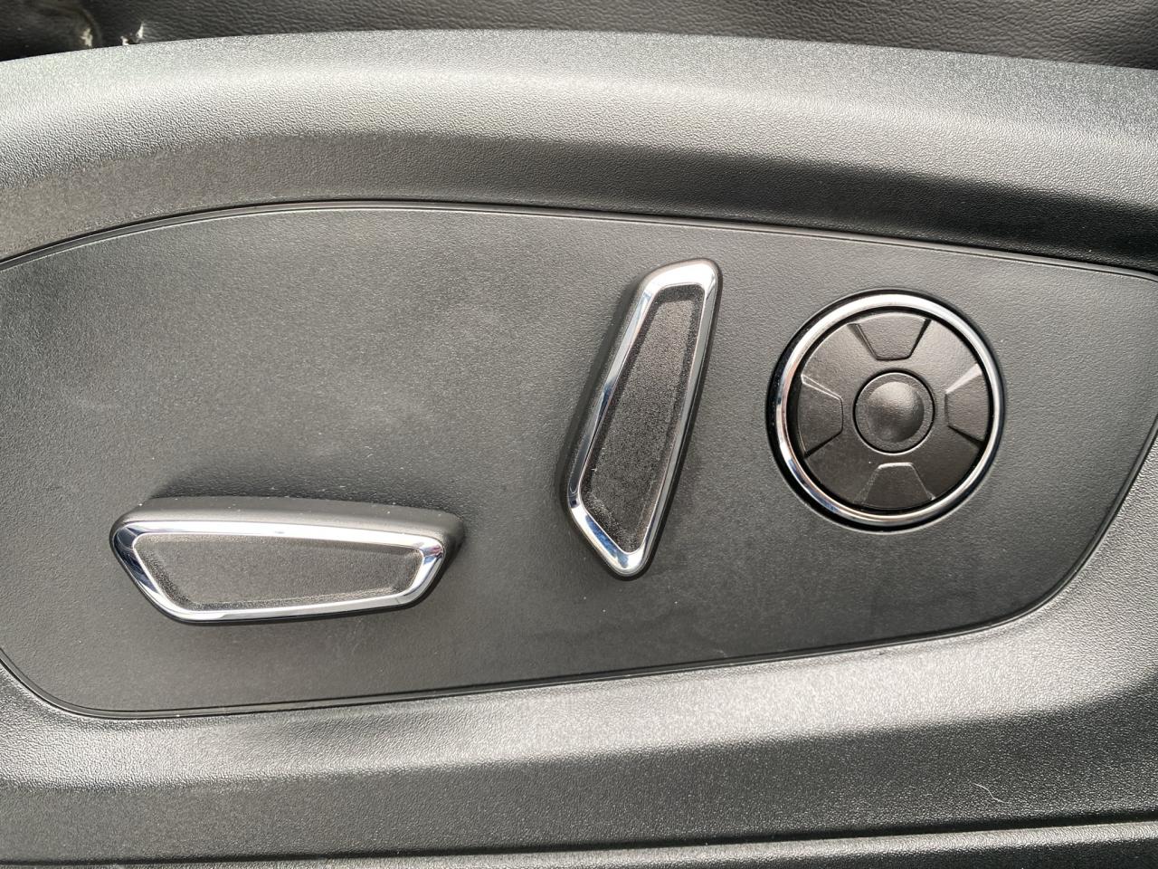 2020 Ford Explorer Platinum 4WD Photo