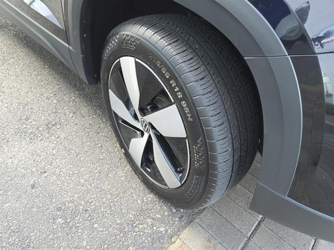 2025 Volkswagen Taos Trendline 4Motion Photo