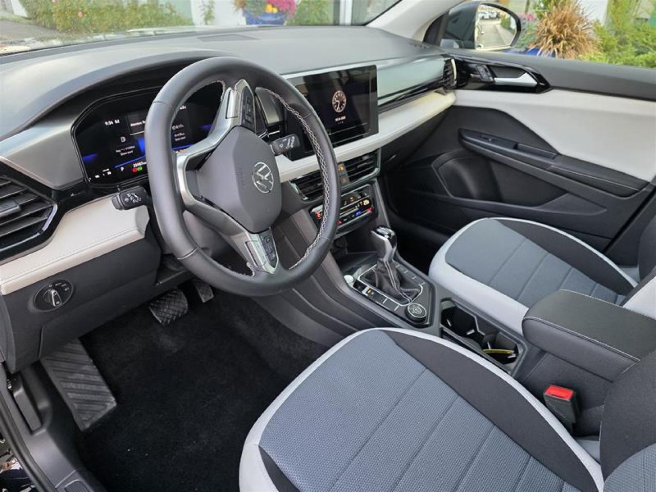 2025 Volkswagen Taos Trendline 4Motion Photo