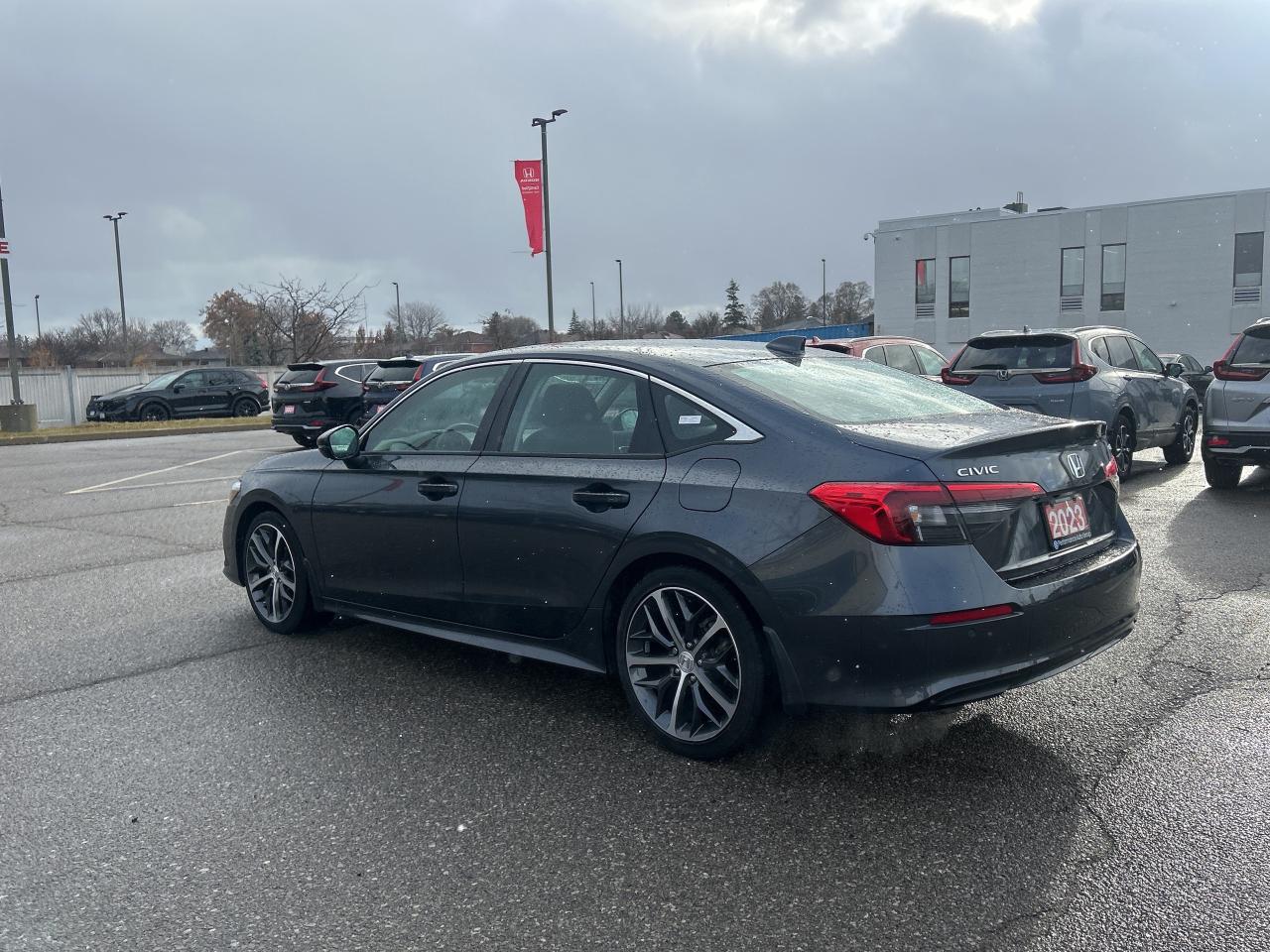 2023 Honda Civic Sedan Touring Leather  Navigation  Sunroof  CarPlay Photo3