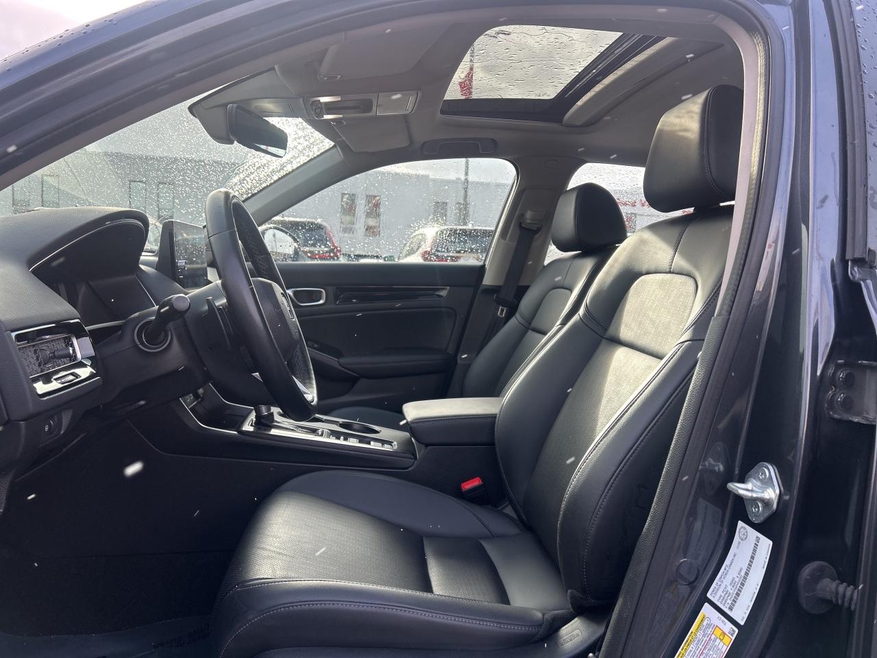 2023 Honda Civic Sedan Touring Leather  Navigation  Sunroof  CarPlay Photo