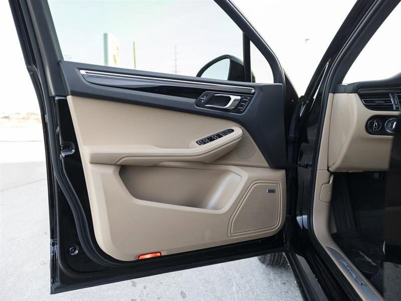 2023 Porsche Macan S Black Photo