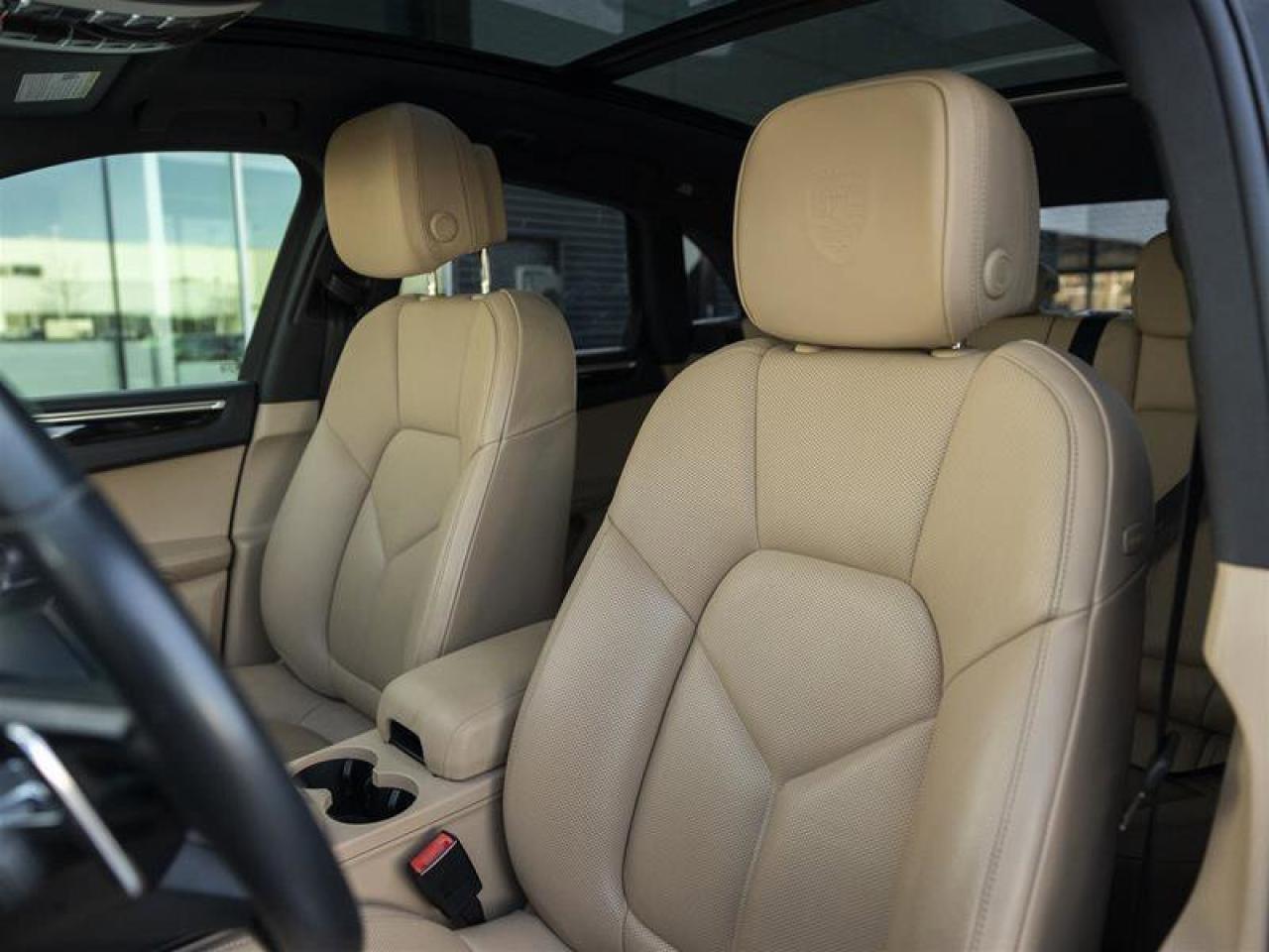 2023 Porsche Macan S Black Photo