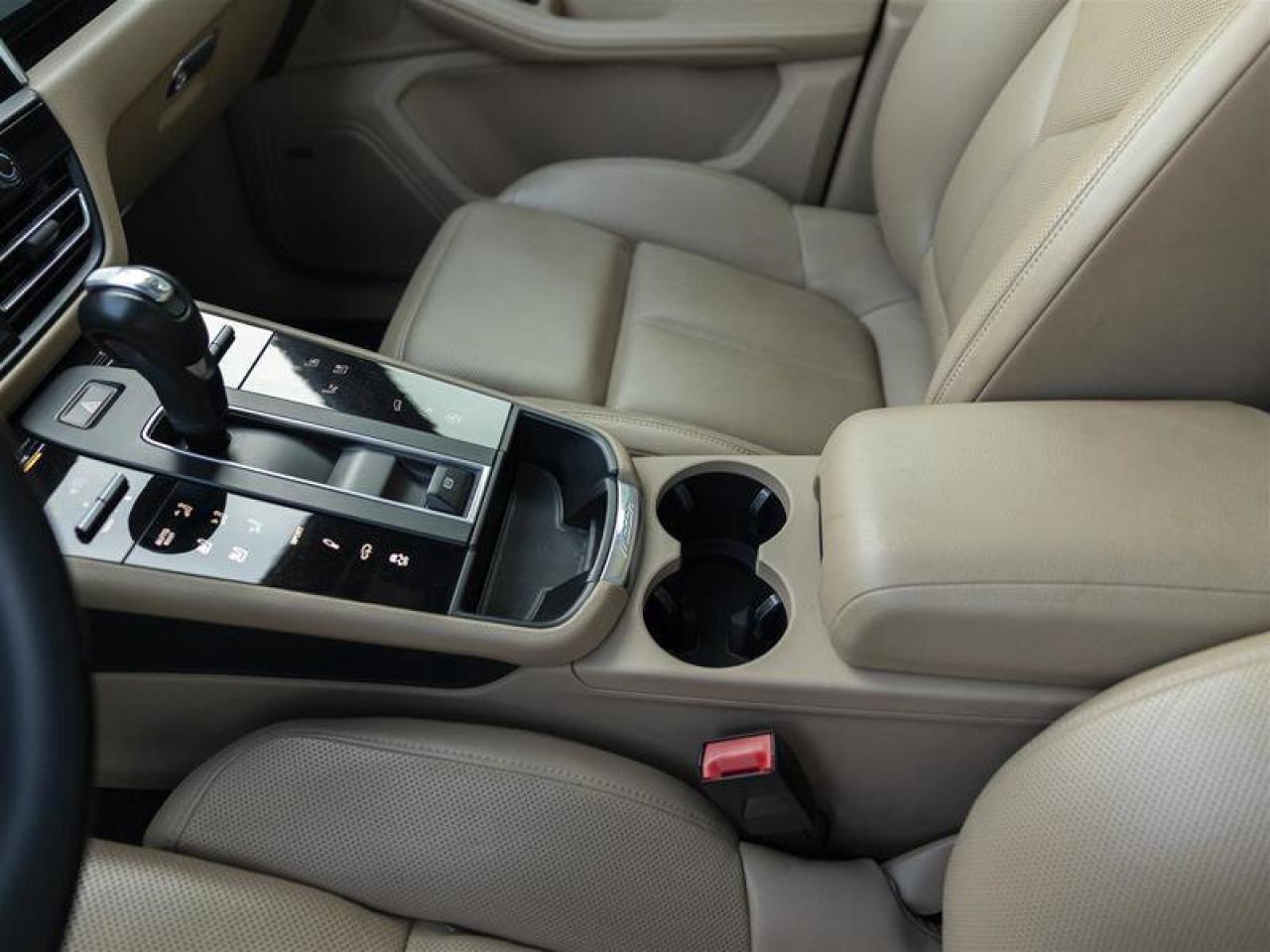 2023 Porsche Macan S Black Photo