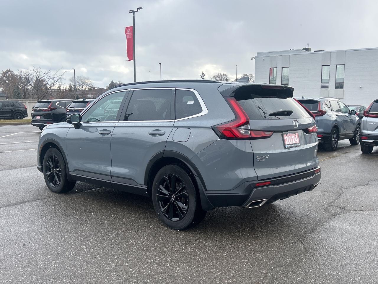 2024 Honda CR-V Hybrid Touring Leather  Navigation  Sunroof  CarPlay Photo3