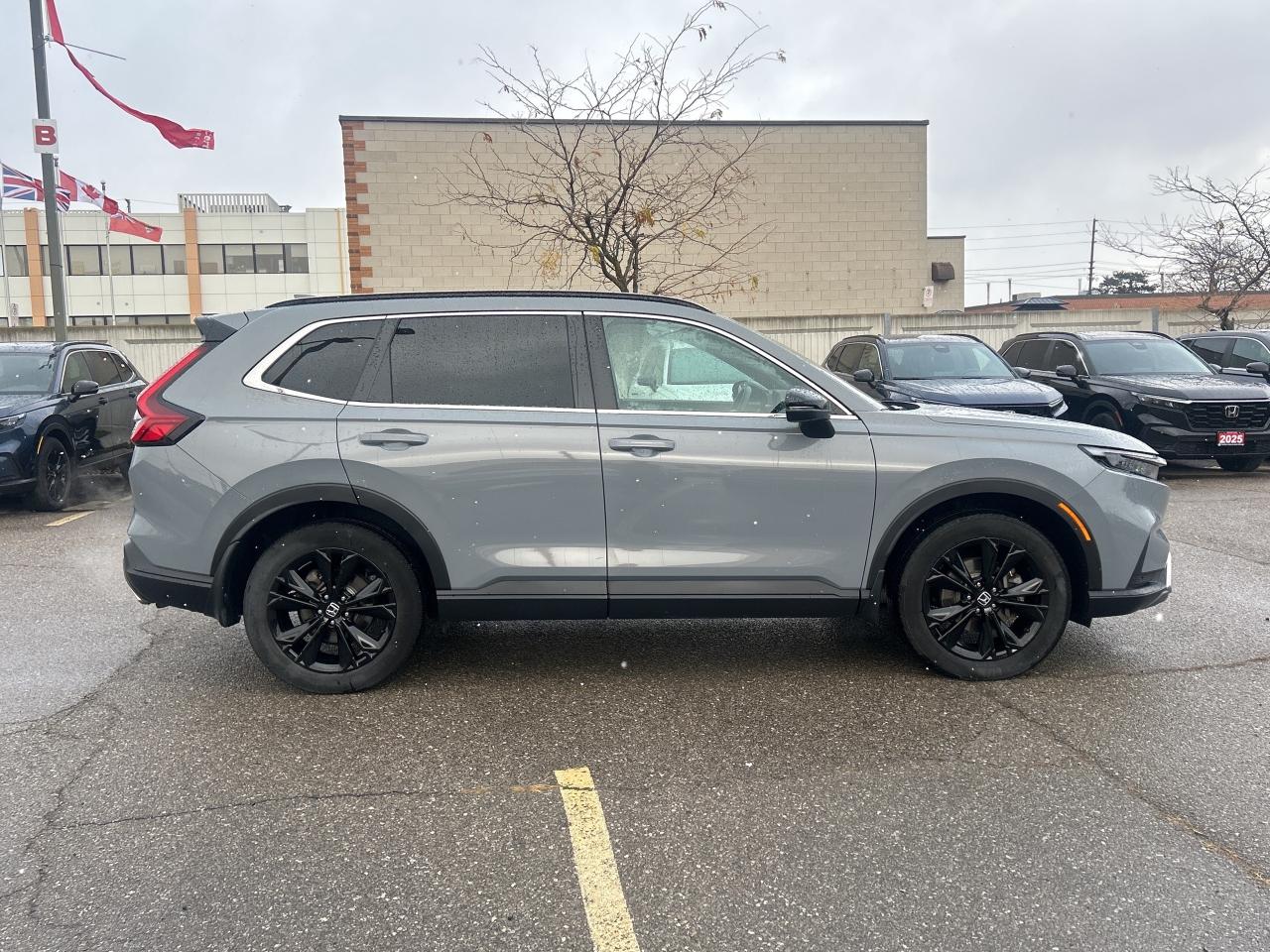 2024 Honda CR-V Hybrid Touring Leather  Navigation  Sunroof  CarPlay Photo