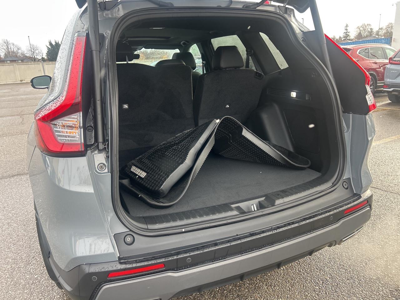 2024 Honda CR-V Hybrid Touring Leather  Navigation  Sunroof  CarPlay Photo