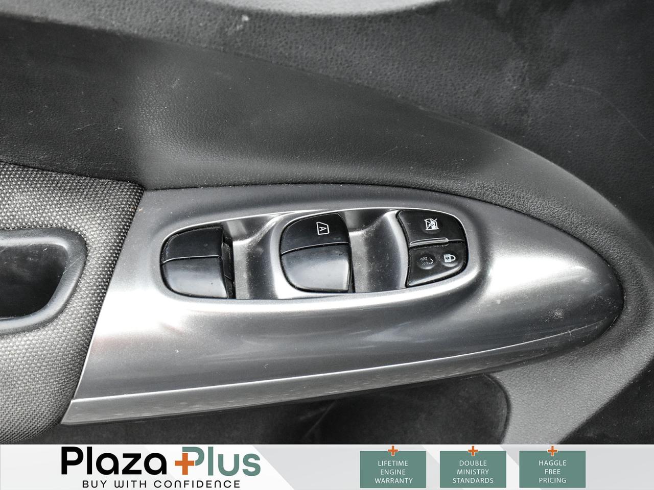 2011 Nissan Juke SV AS-IS Special   you certify you save / Photo