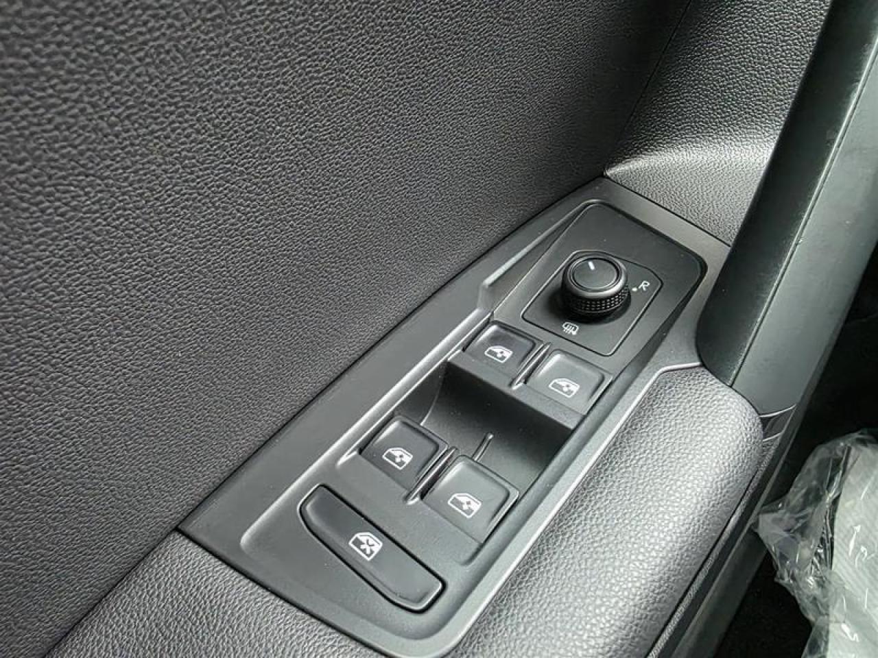 2019 Volkswagen Tiguan Comfortline 2.0T 8sp at w/Tip 4M Photo