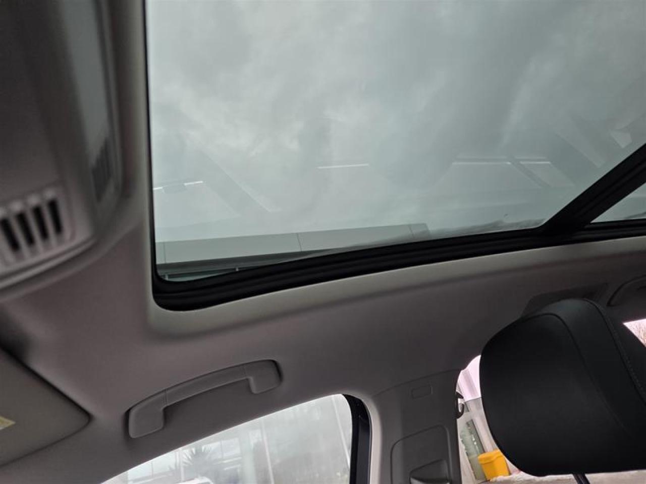 2019 Volkswagen Tiguan Comfortline 2.0T 8sp at w/Tip 4M Photo