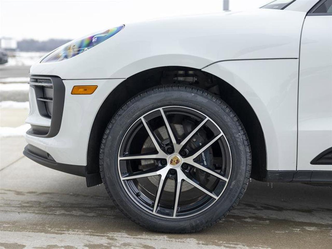 2024 Porsche Macan AWD White Photo4