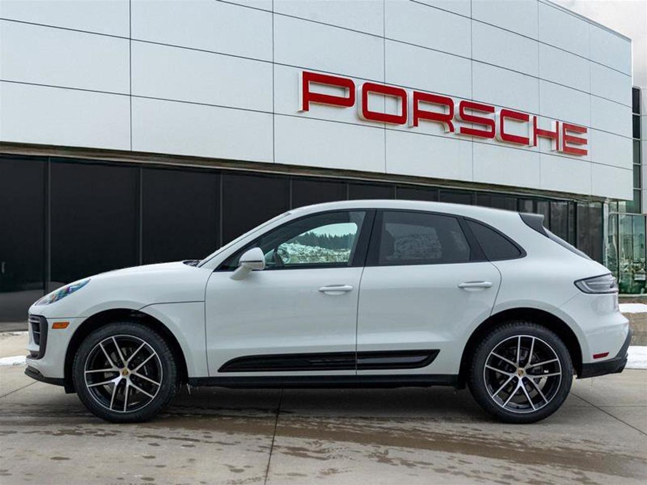 2024 Porsche Macan AWD White Photo1