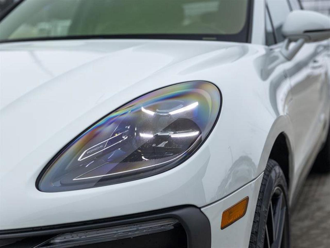 2024 Porsche Macan AWD White Photo