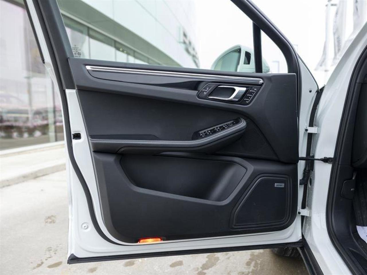 2024 Porsche Macan AWD White Photo