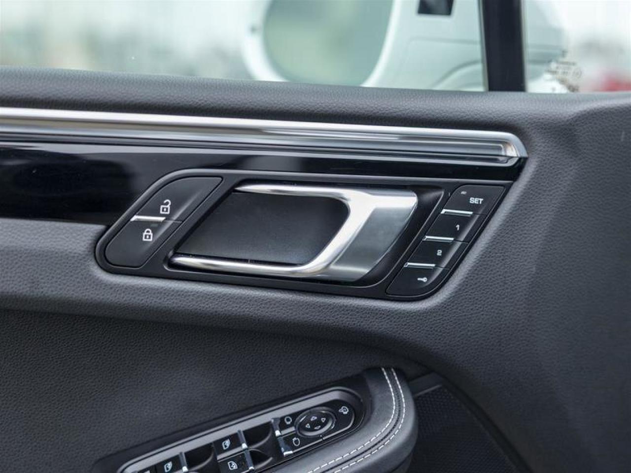 2024 Porsche Macan AWD White Photo