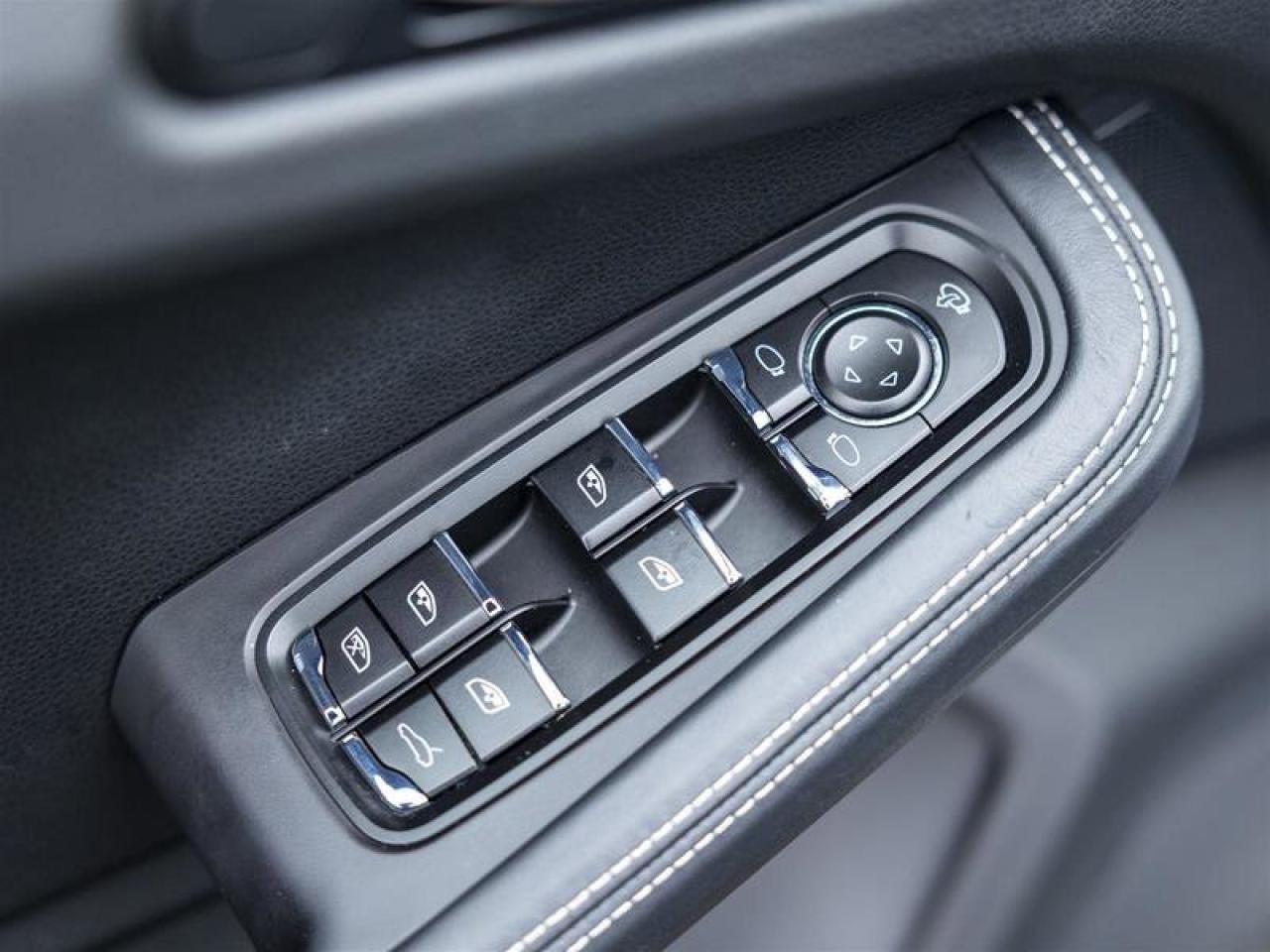 2024 Porsche Macan AWD White Photo