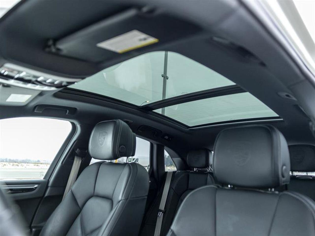 2024 Porsche Macan AWD White Photo