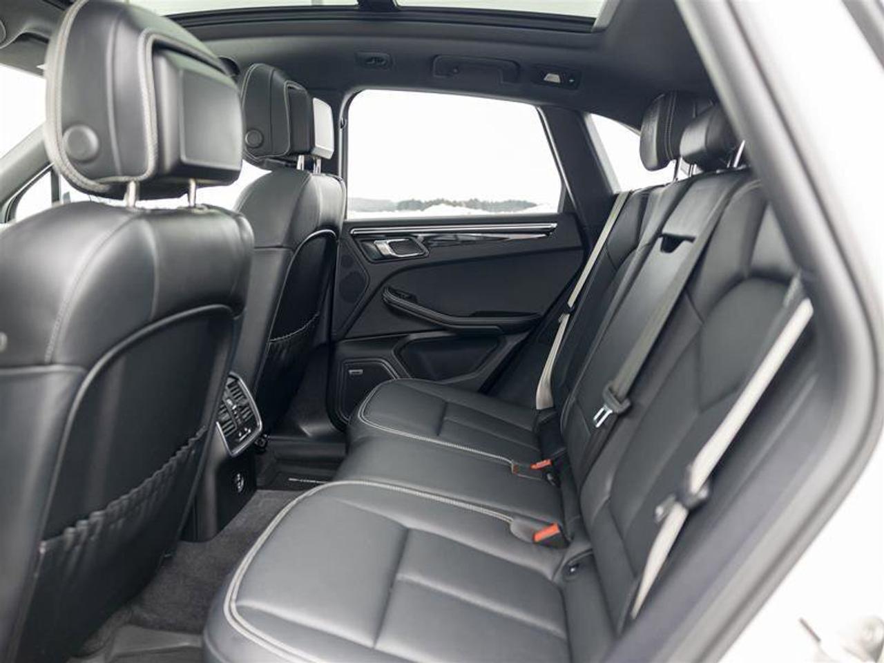 2024 Porsche Macan AWD White Photo