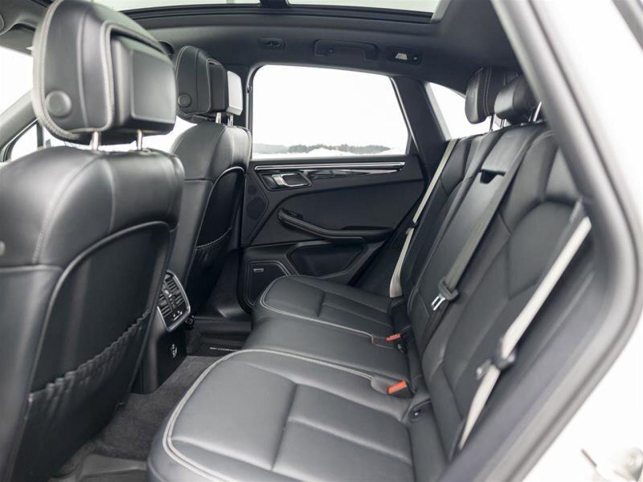 2024 Porsche Macan AWD White Photo