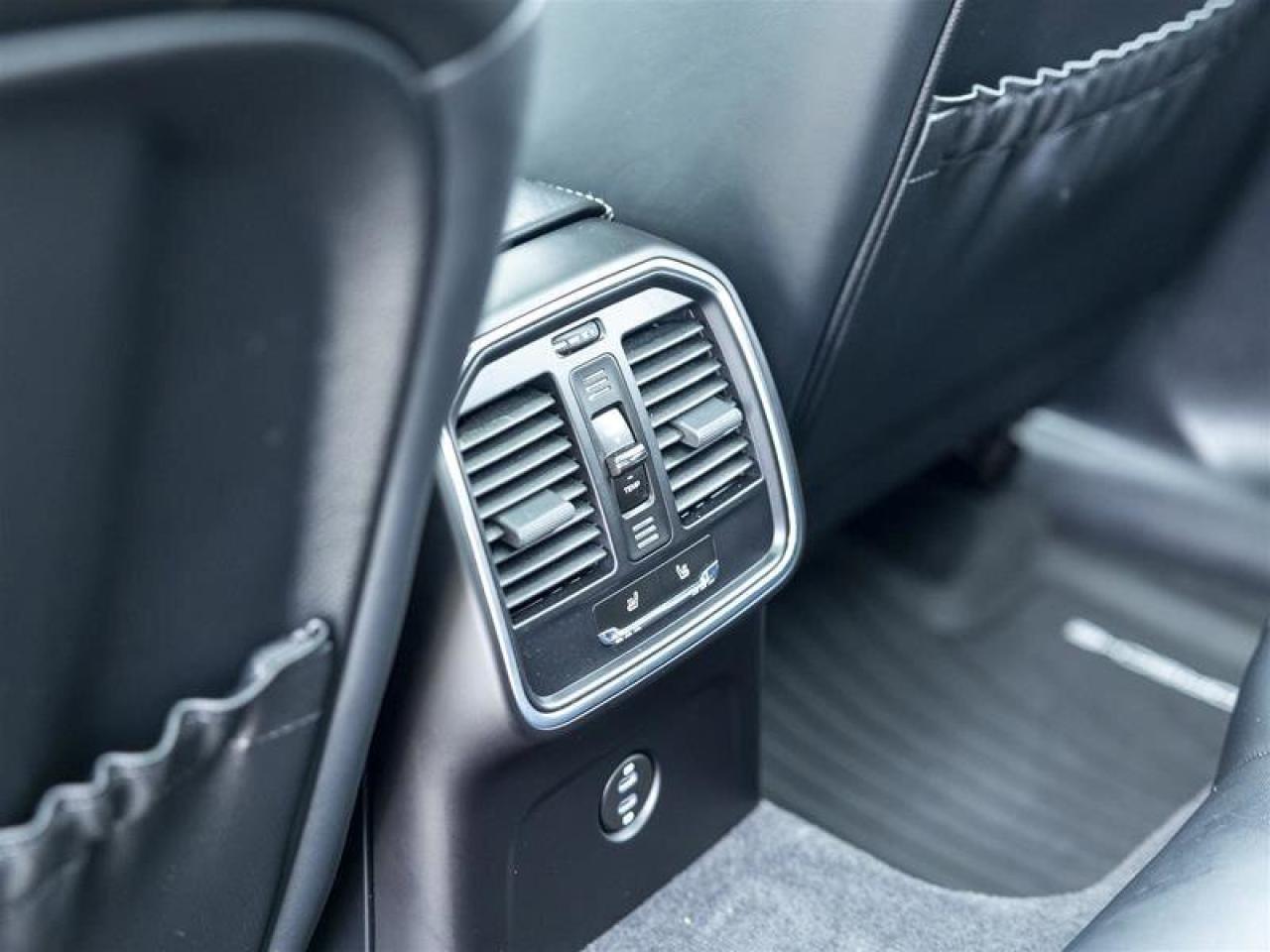 2024 Porsche Macan AWD White Photo