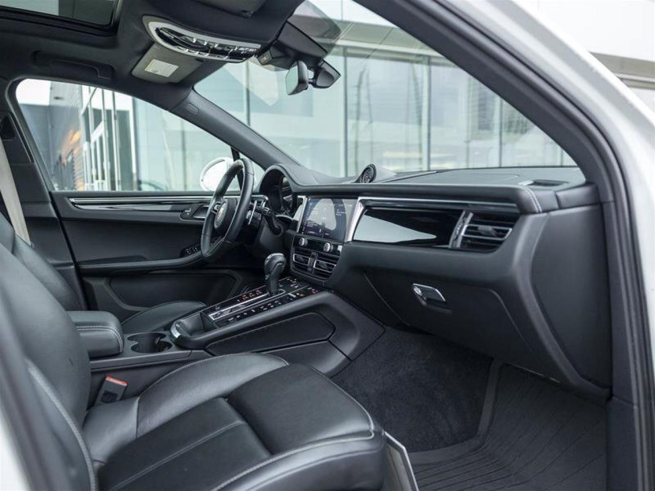 2024 Porsche Macan AWD White Photo