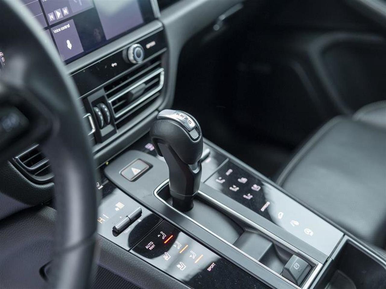 2024 Porsche Macan AWD White Photo