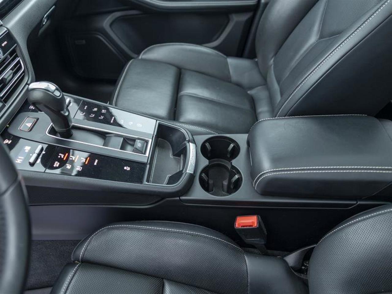 2024 Porsche Macan AWD White Photo